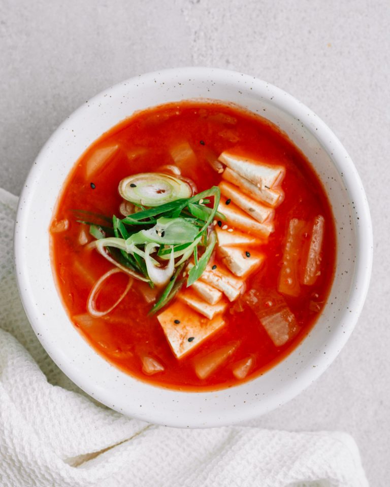 Kimchi-Suppe mit Tofu (Kimchi Jjigae) Rezept - Kitchen Diaries