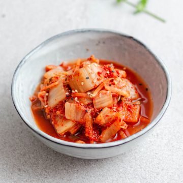 veganes kimchi in einer schüssel