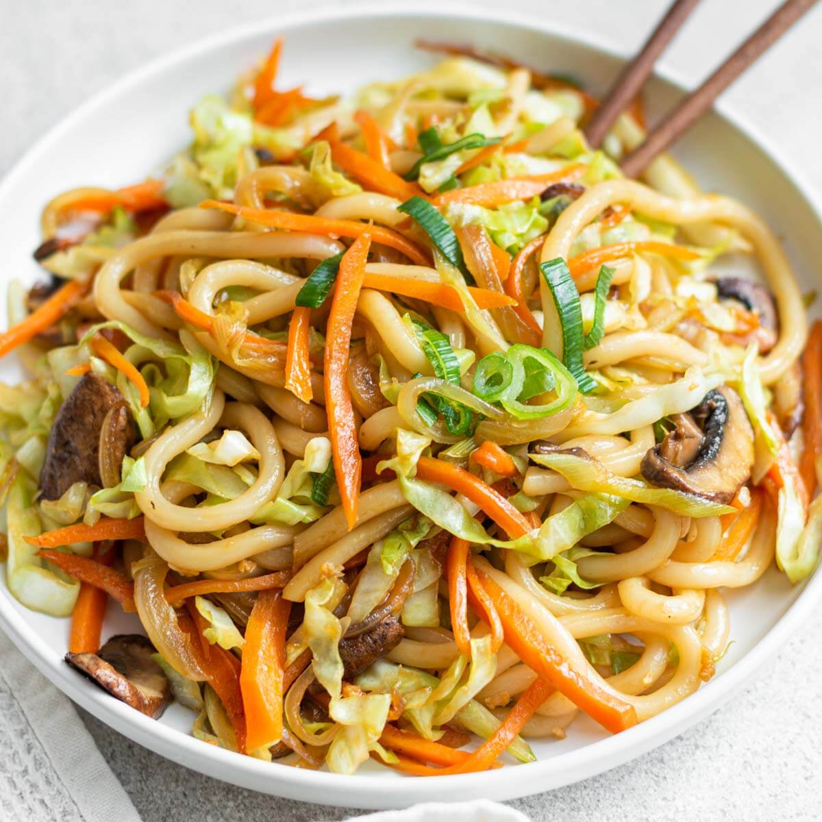 Gebratene Udon-Nudeln mit Gemüse (Yaki Udon) - Kitchen Diaries