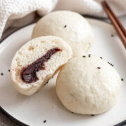 rote bohnen brötchen aufgeschnitten