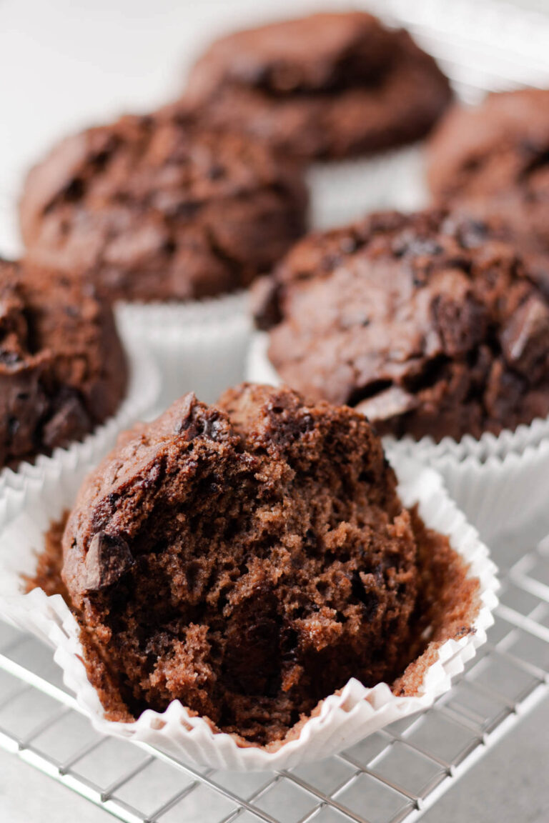 Vegane Schokomuffins mit Schokostückchen - Kitchen Diaries